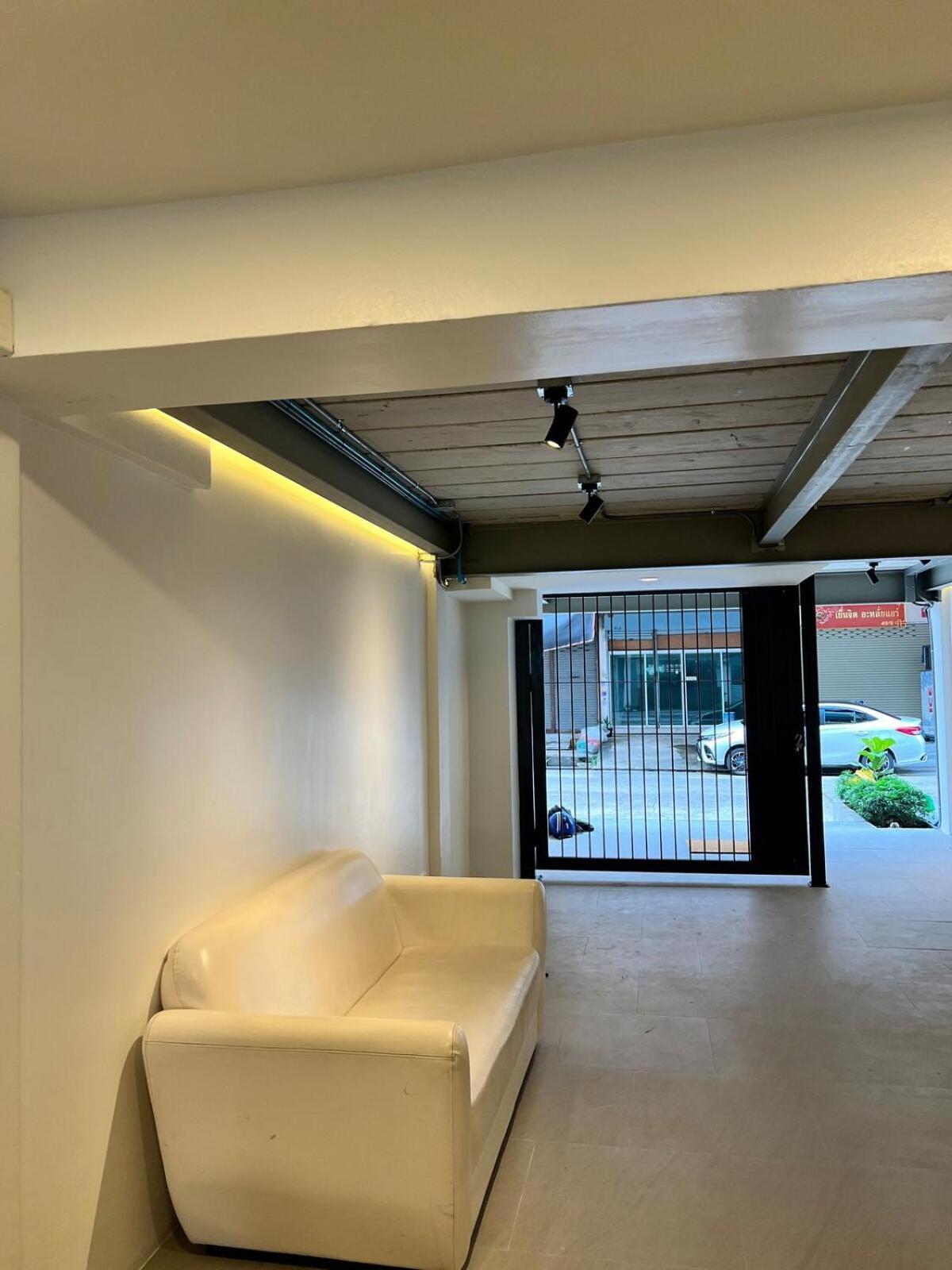 2 Bed & 2 Bath Suite, 4th Floor *